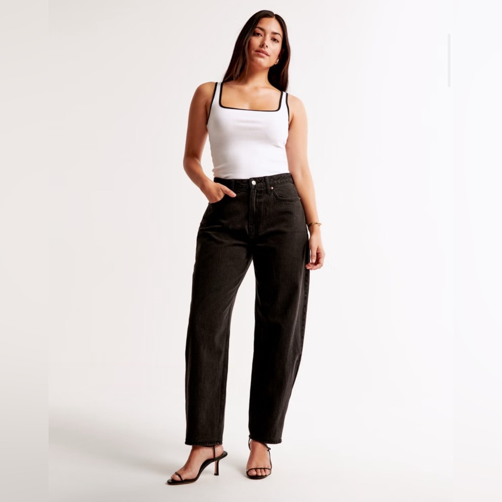 NWT Abercrombie Curve Love High Rise Tapered Loose Jean
